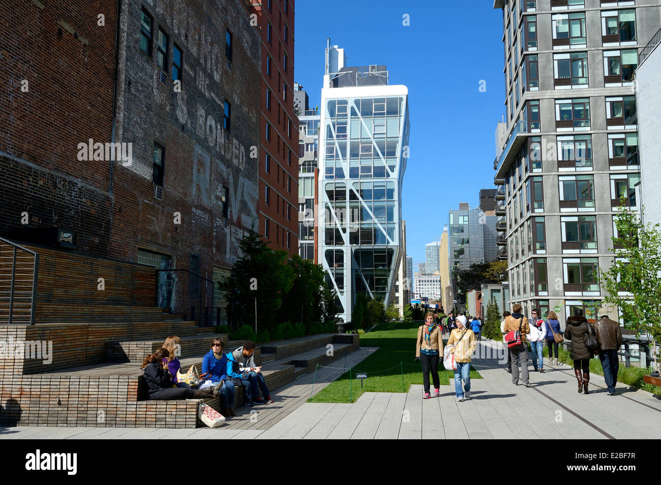 Vereinigte Staaten, New York City, Manhattan, Meatpacking District (Gansevoort Market), die High Line ist ein Park errichtet auf einem Abschnitt der ehemaligen erhöhte Fracht Eisenbahn spur Stockfoto