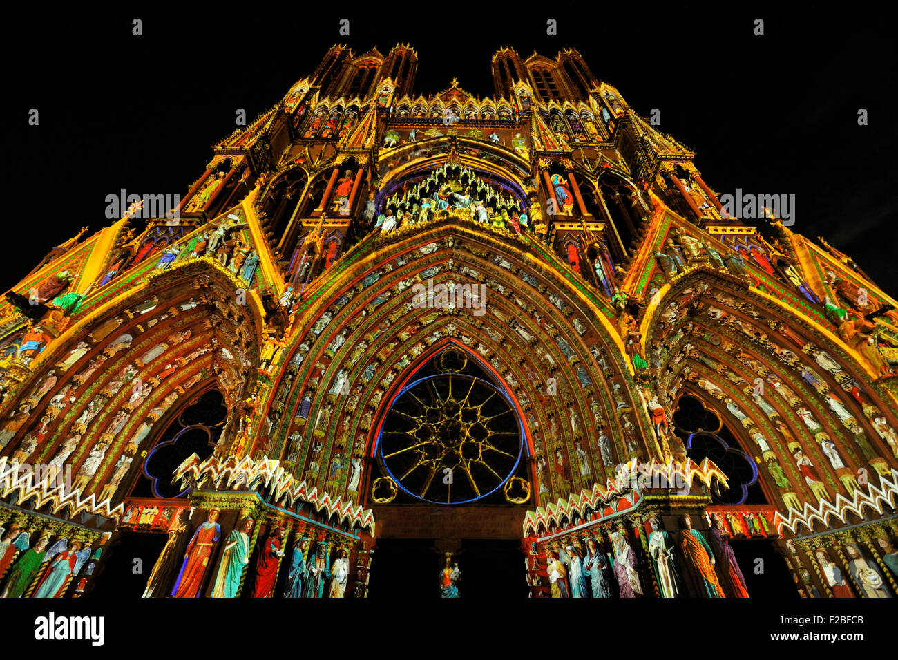 Frankreich, Marne, Reims, Kathedrale Notre-Dame als Weltkulturerbe der UNESCO, Ton- und Lichtschau träumt von Farben erstellt durch gelistet Stockfoto