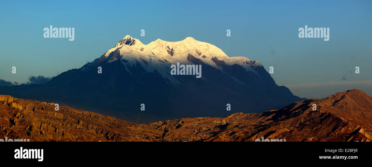 Bolivien, La Paz Department, La Paz, Illimani Vulkan (6430 m) Stockfoto