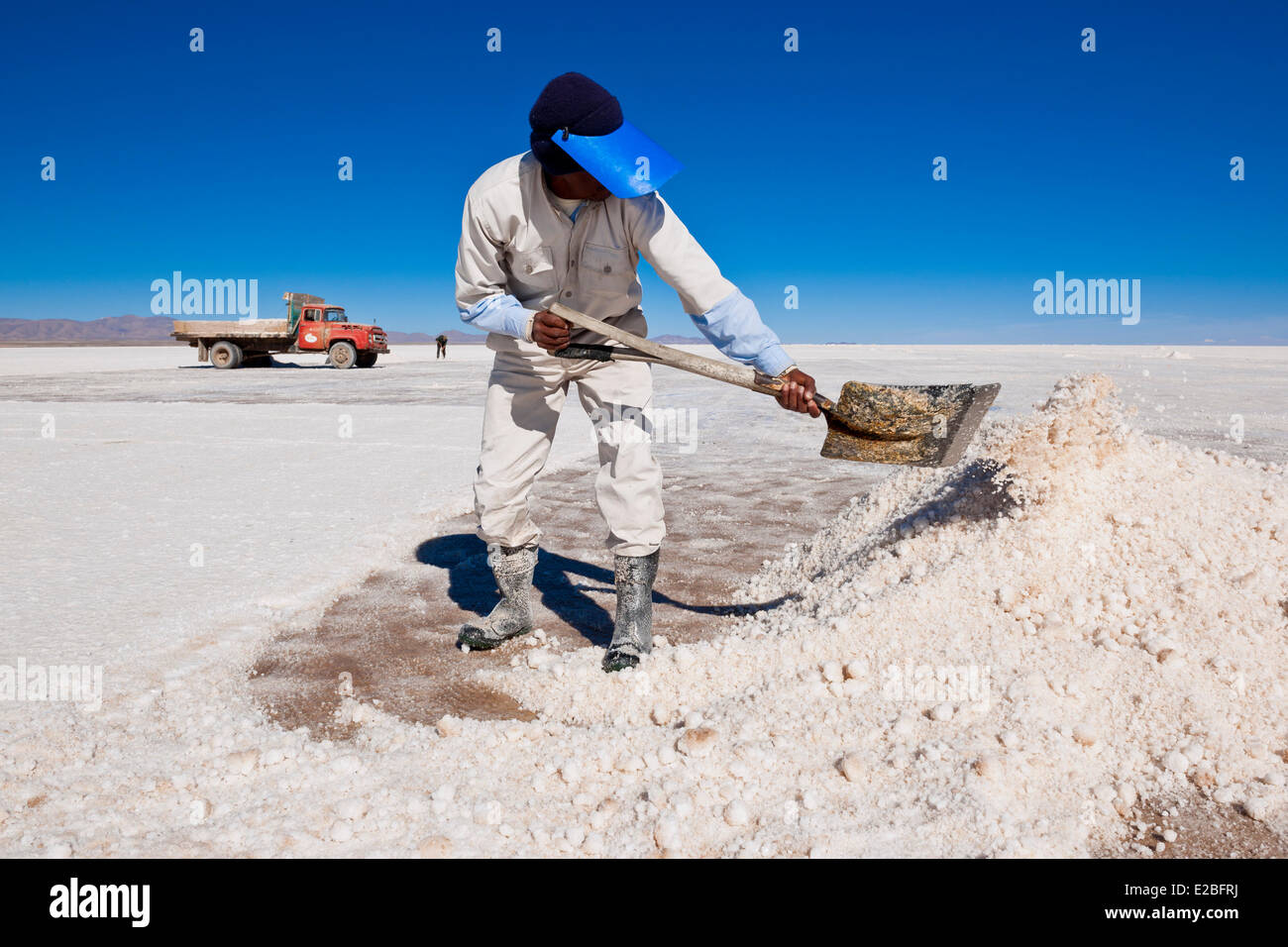 Bolivien, Potosi Department, Salar de Uyuni (3653 m), Colchani, das größte Salz Reservat in der Welt, Salz Arbeiter Stockfoto