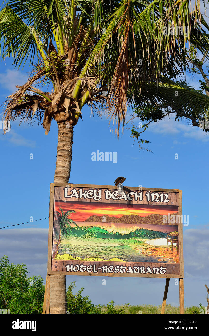 Indonesien, Sumbawa, Pantai Lakey, der Strand ist berühmt für seine Surf-Breaks, Hotel und restaurant Stockfoto