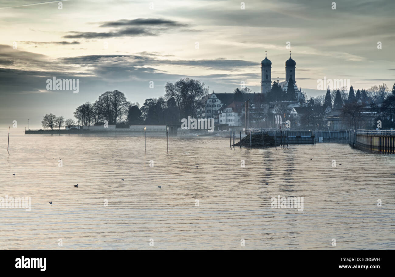 Bodensee (Bodensee) mit Schlosskirche (Kirche) von Friedrichshafen, Deutschland Stockfoto