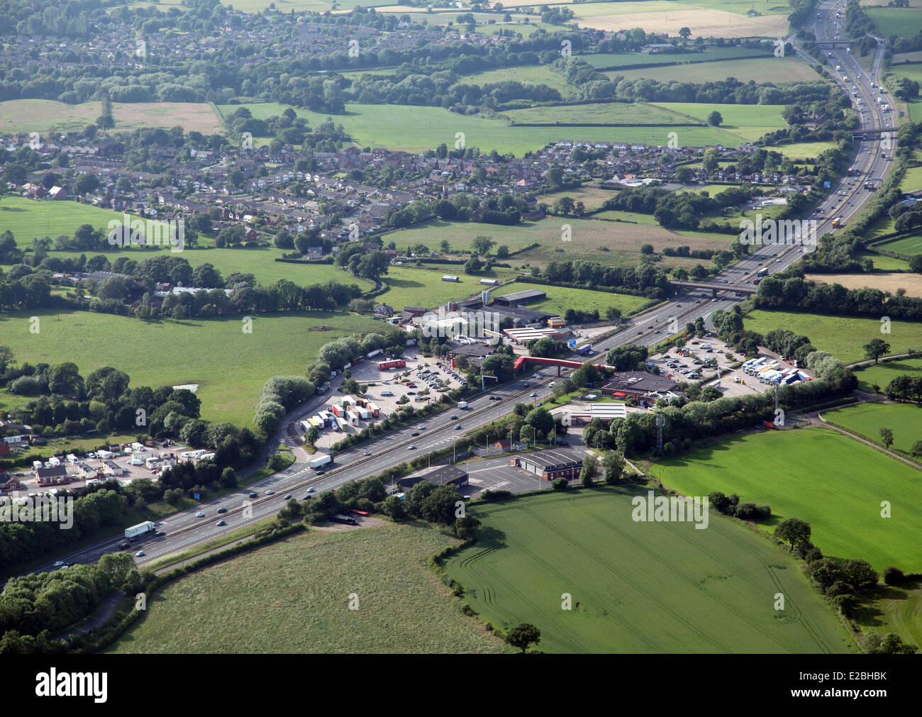 Luftaufnahme des Roadchef Raststätten an der Autobahn M6 am Sandbach, Cheshire, UK Stockfoto