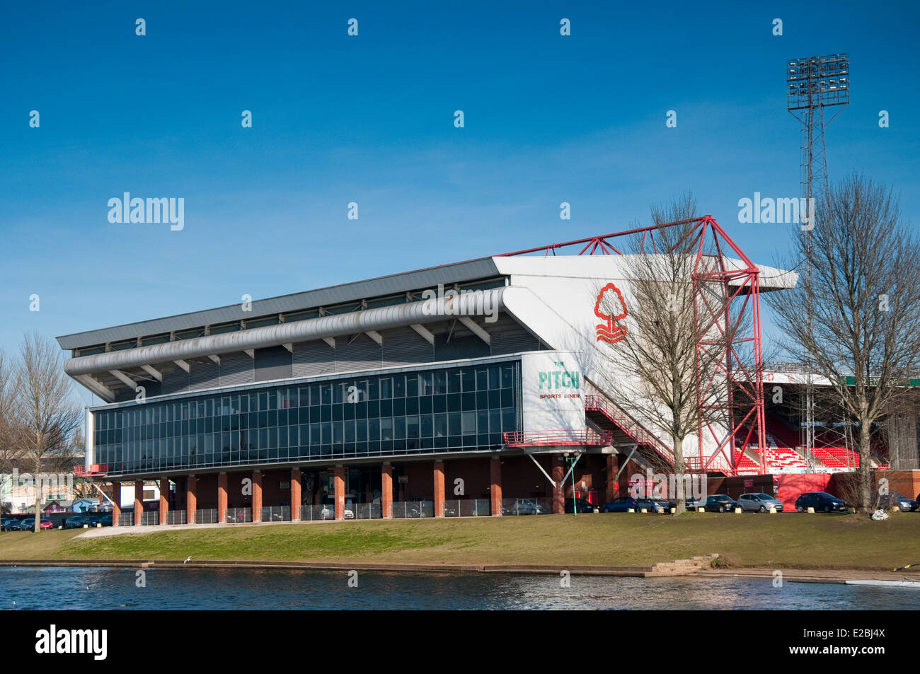 Nottingham Forest Football Club, vom Fluss Trent in Nottingham, England UK Stockfoto