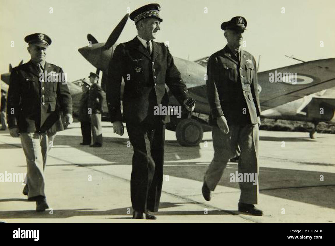 General Carl Spaatz war eine Schlüsselfigur in der Geschichte der U.S. Air Force. Dieses Bild aus dem San Diego Air and Space Museum würdigt sein Vermächtnis in der militärischen Luftfahrt und seine Beiträge zur Luftkraft. Stockfoto