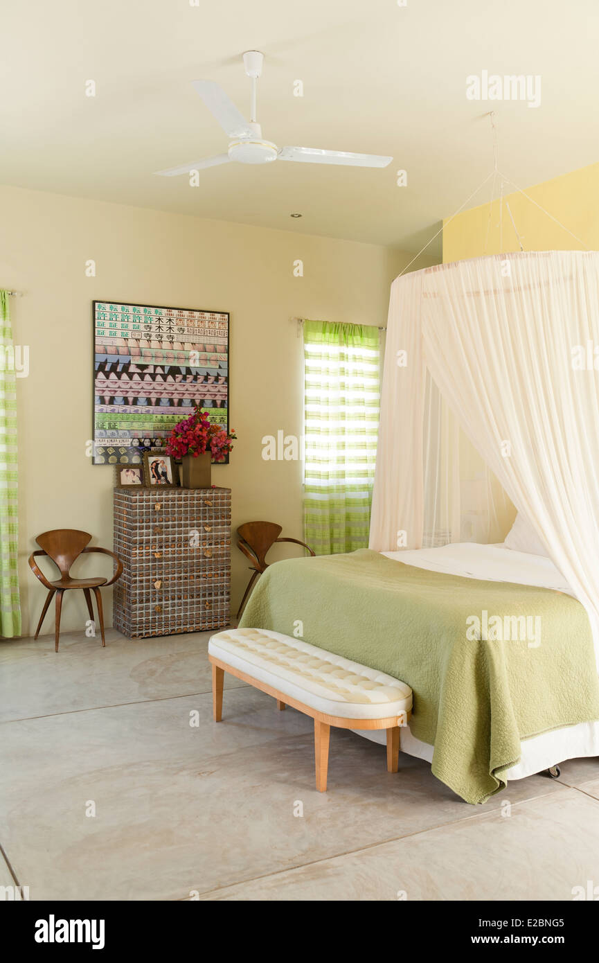 Pastell Grün Schlafzimmer in Baja Heimat des englischen interior-Designerin Jenny Armit Stockfoto