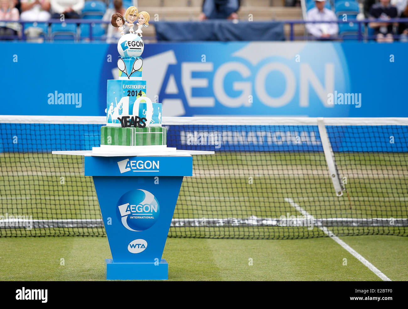 Eastbourne, Vereinigtes Königreich. 18. Juni 2014. Aegon International Eastbourne auf dem Platz Kuchen schneiden Eastbourne feiert 40 Jahre Tennis. Bildnachweis: Aktion Plus Sport/Alamy Live-Nachrichten Stockfoto