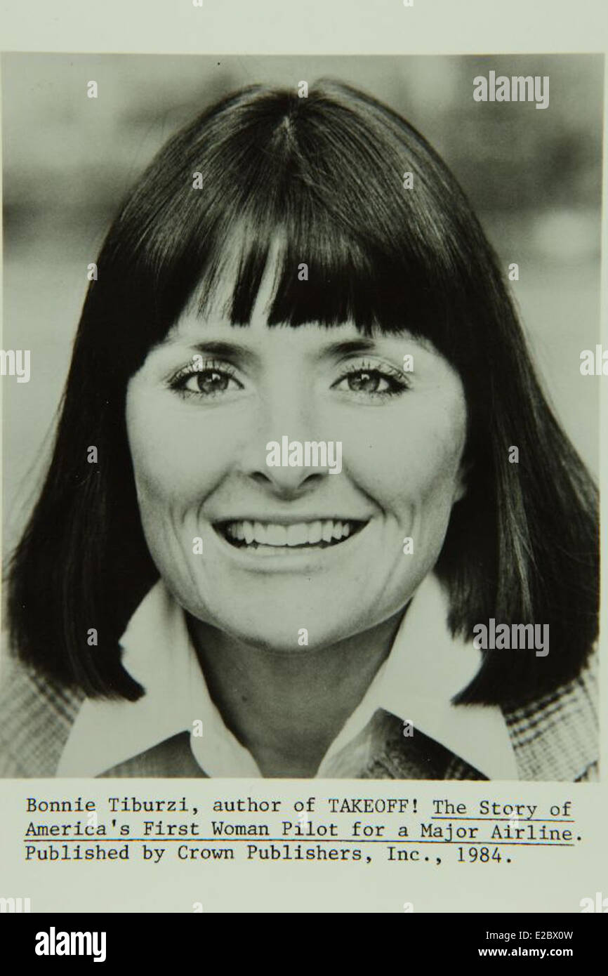 Bonnie Tiburzi war eine Pionierfliegerin und die erste Pilotin einer amerikanischen Fluggesellschaft. In den 1970er Jahren schrieb sie Geschichte mit ihrer bahnbrechenden Karriere in der kommerziellen Luftfahrt, die zukünftige Generationen von Frauen in der Luftfahrt inspirierte. Stockfoto