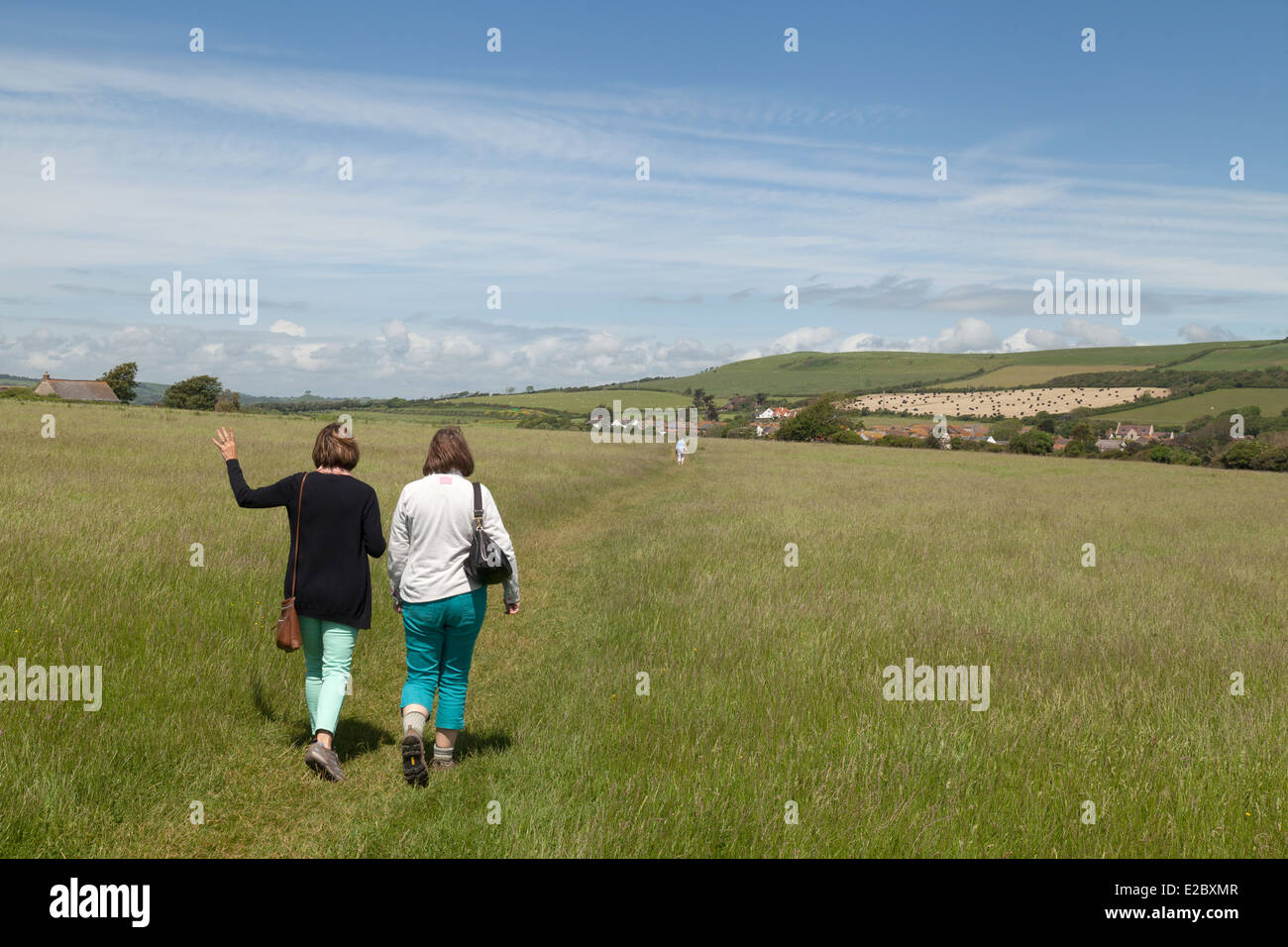 Passanten in der Dorset Landschaft bei Burton Bradstock, Dorset England UK Stockfoto