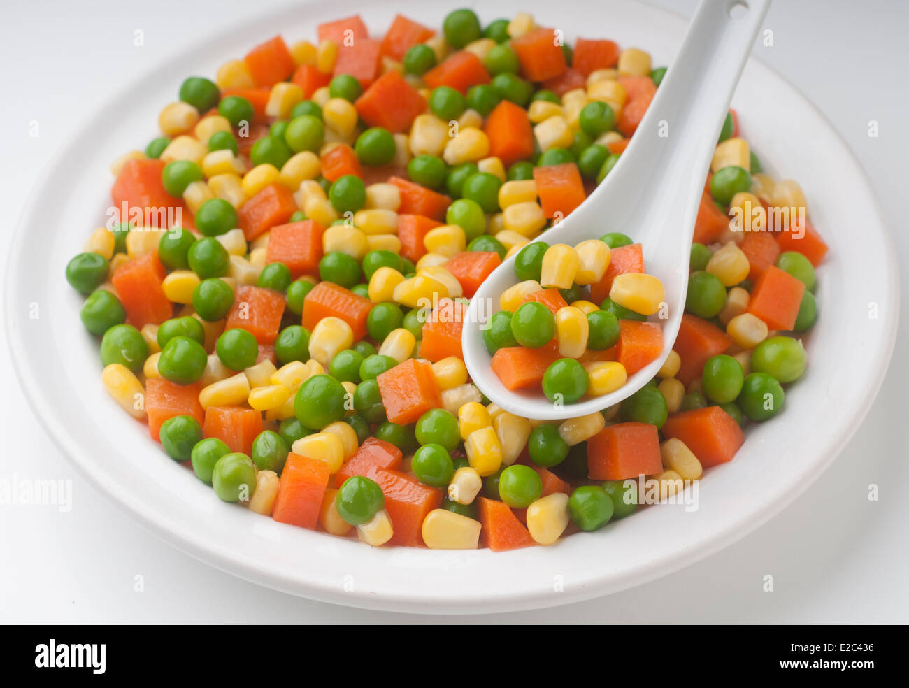 gesundes und frisches Gemüse Salat zubereitet Stockfoto