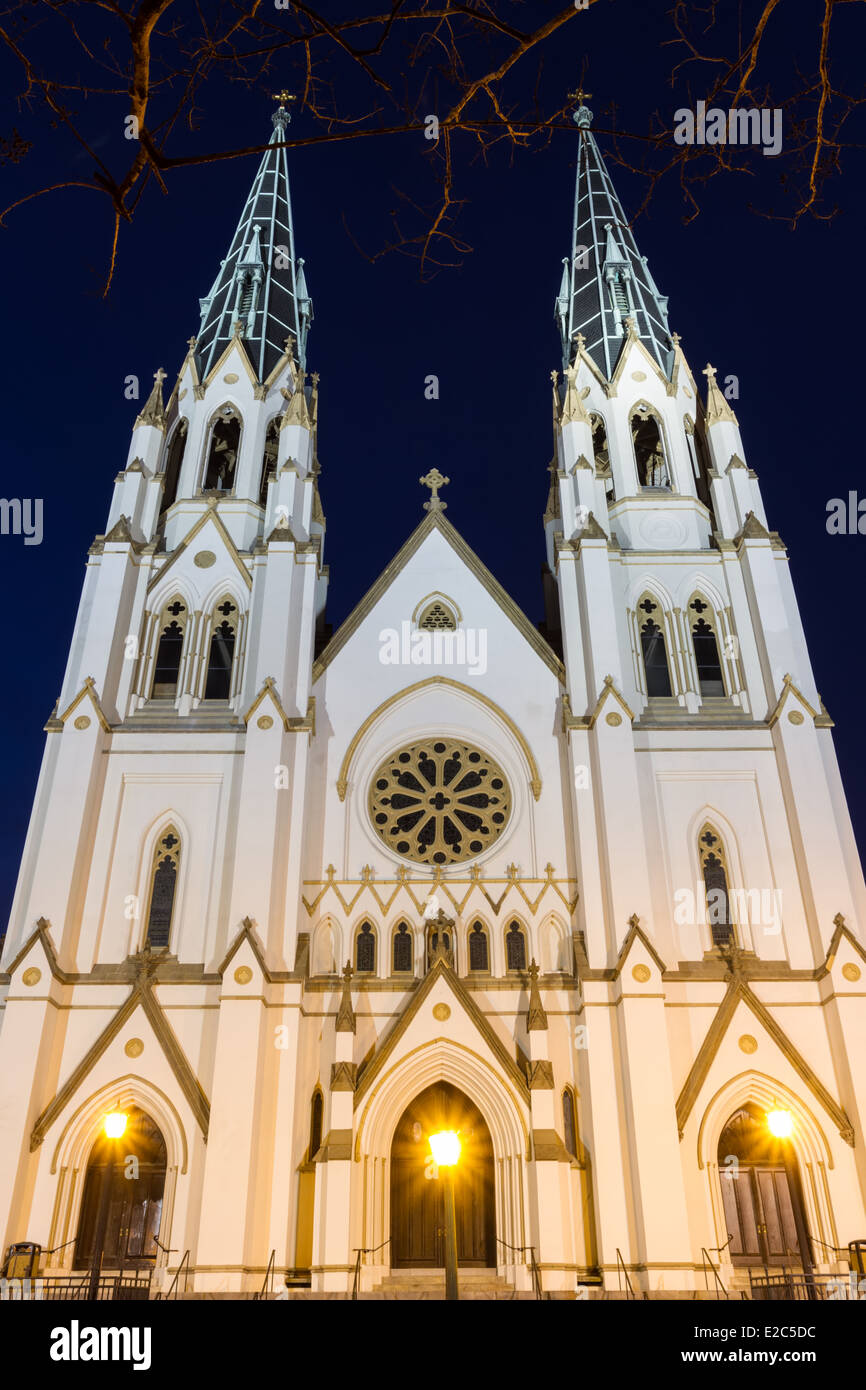 Kathedrale St. Johannes des Täufers in der Nacht, Savannah, Georgia Stockfoto