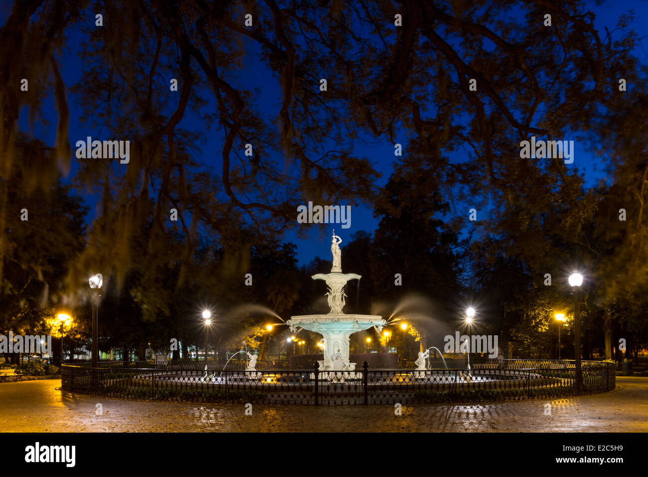 Windige Nacht in Forsyth Park, Savannah, Georgia Stockfoto