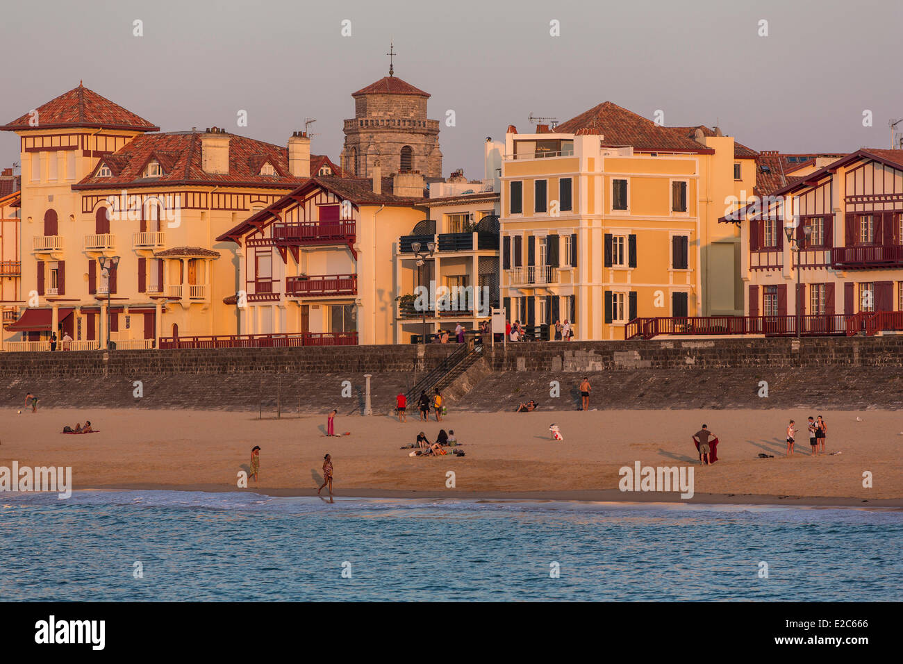 Frankreich, Pyrenees Atlantiques, Pays Basque, am Strand von Saint Jean de Luz Stockfoto