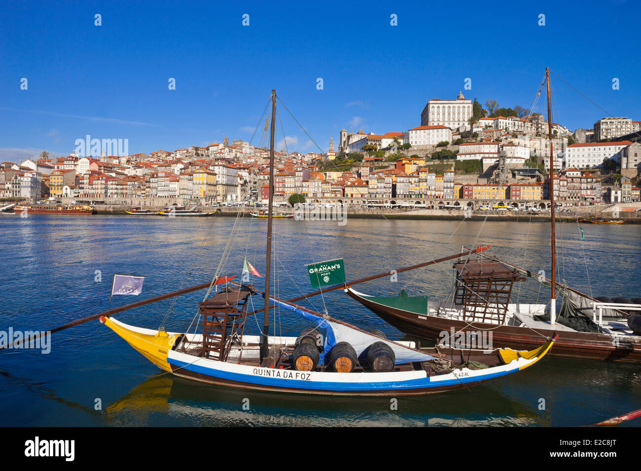 Portugal, Norte Region, Porto, Altstadt als Weltkulturerbe der UNESCO, der historischen Cais de Ribeira Bezirk aufgeführt, Barco Rabelo Boote früher Portwein auf dem Douro-Fluss zu transportieren Stockfoto