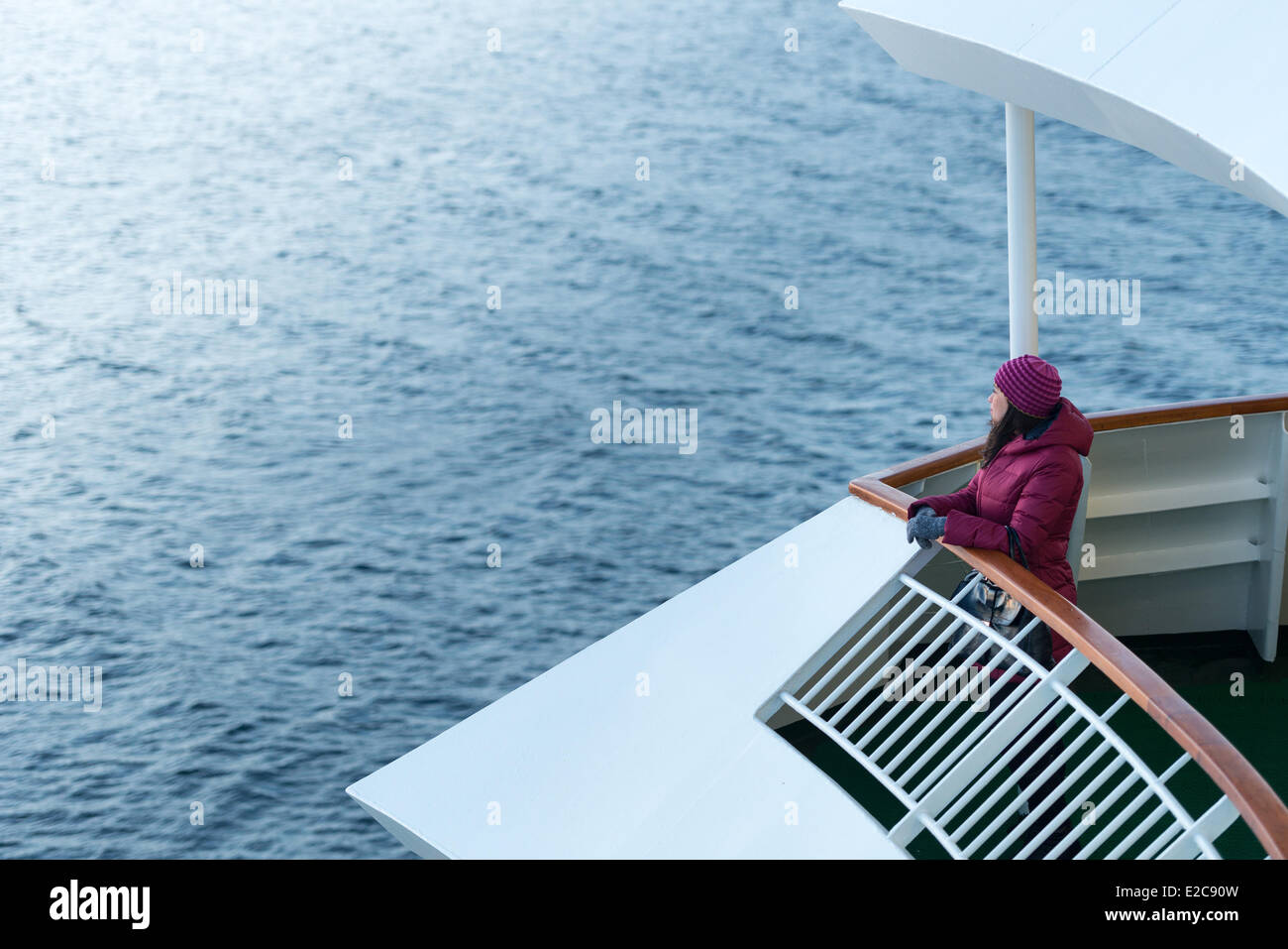 Norwegen, Finnmark, Kirkenes, Tourist auf dem Schiff MS Nordkapp Unternehmen Hurtigruten an der Barentssee Stockfoto