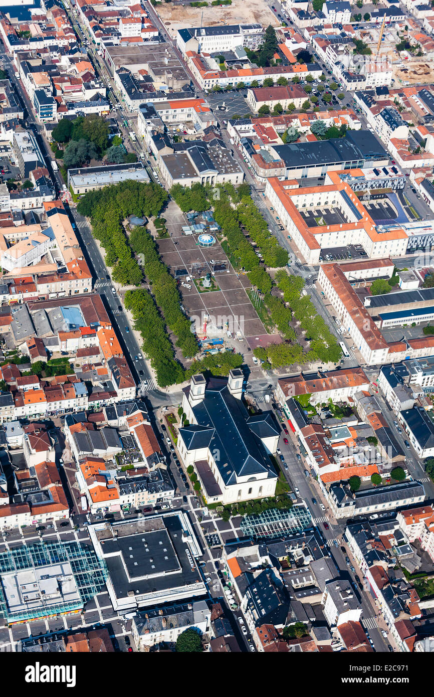 Frankreich, Vendee, La Roche Sur Yon, Saint Louis Kirche und Ort