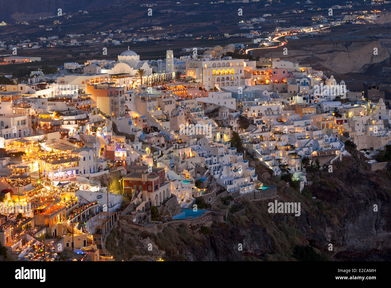 Griechenland, Cyclades, Ägäis, Santorini (Thira oder Thera), das Dorf von Thira Hunged am oberen Rand der caldera Stockfoto