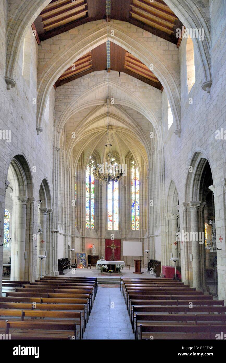 Frankreich, Herault, Serignan, Notre Dame de Grace Stiftskirche aus dem 10. Jahrhundert, Kirche in drei Schiffe von fünf Spannen ohne Querschiff Stockfoto