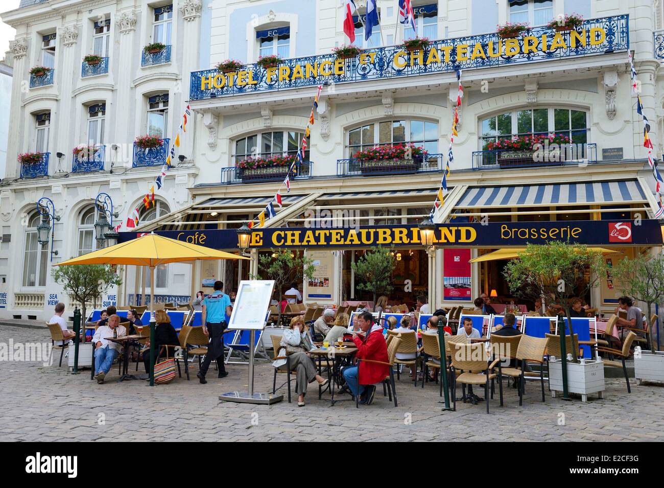 Saint Malo Cafe Stockfotos Und Bilder Kaufen Alamy