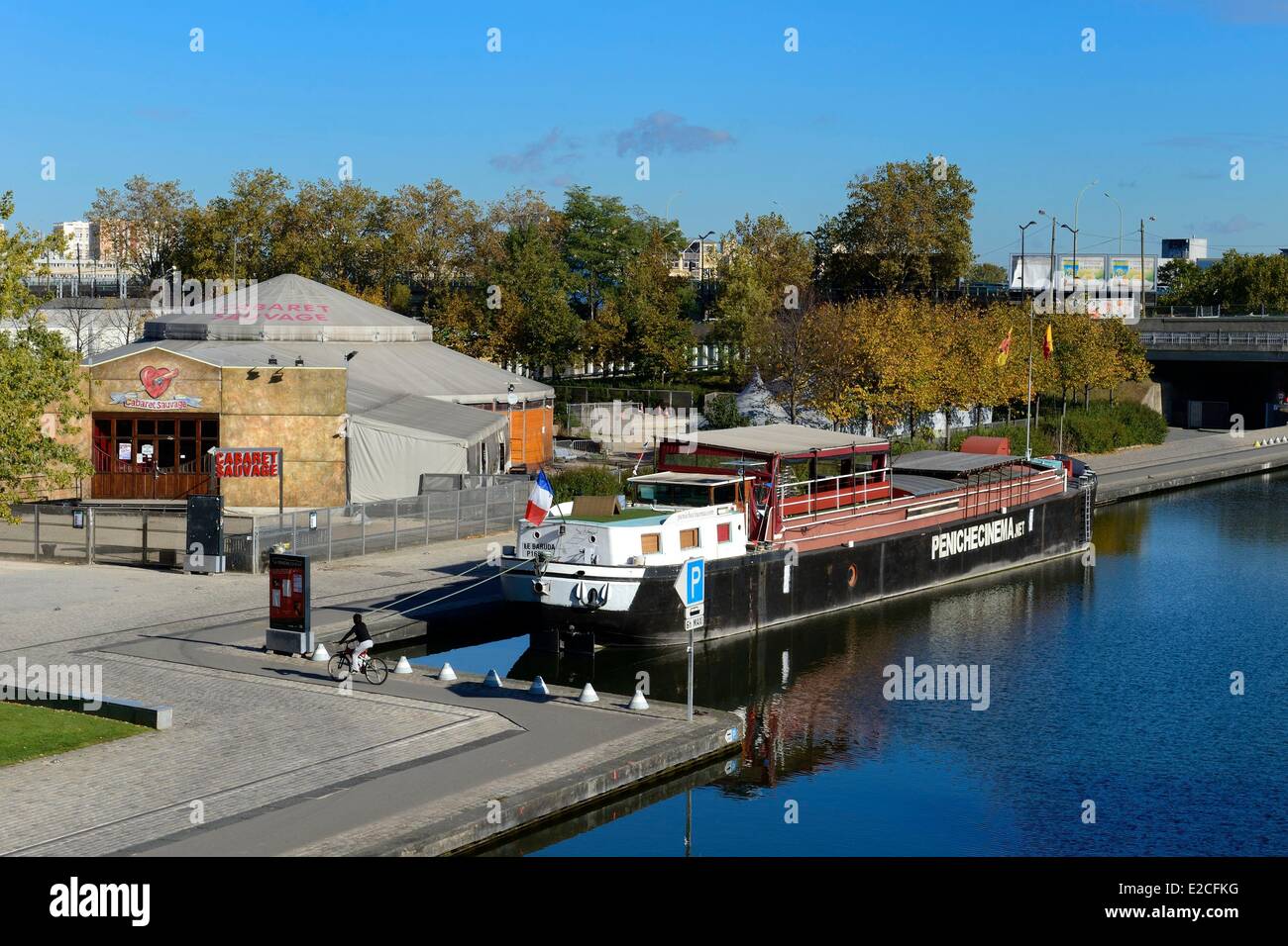 Frankreich, Paris, der Canal de l'Ourcq im Parc De La Villette, Cabaret Sauvage et Peniche Kino Stockfoto