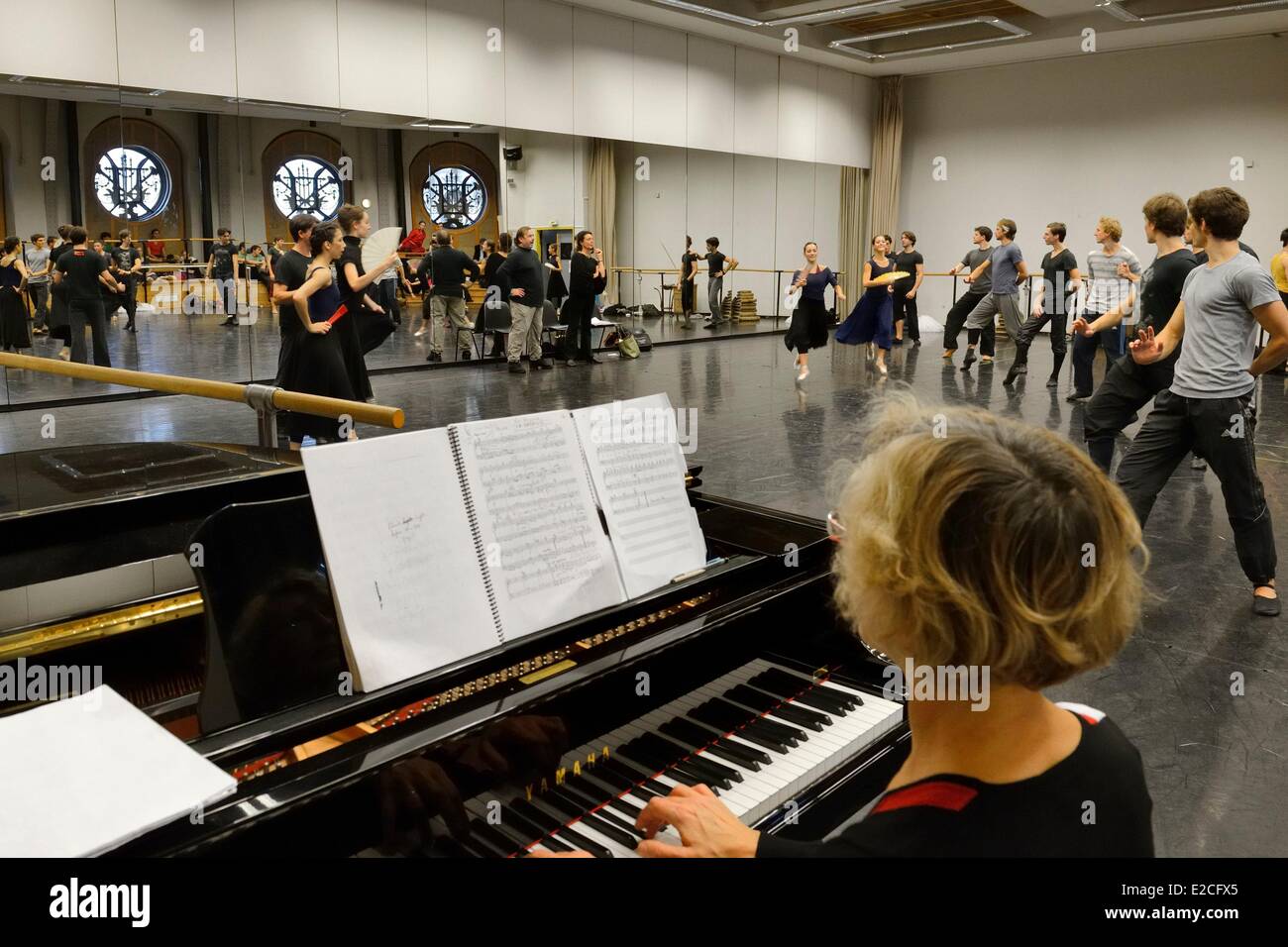 Frankreich, Paris, Garnier-Oper, Probe des Don Quijote, Ballettmeister Clotilde Vayer und Assistent Fabrice Bourgeois Stockfoto