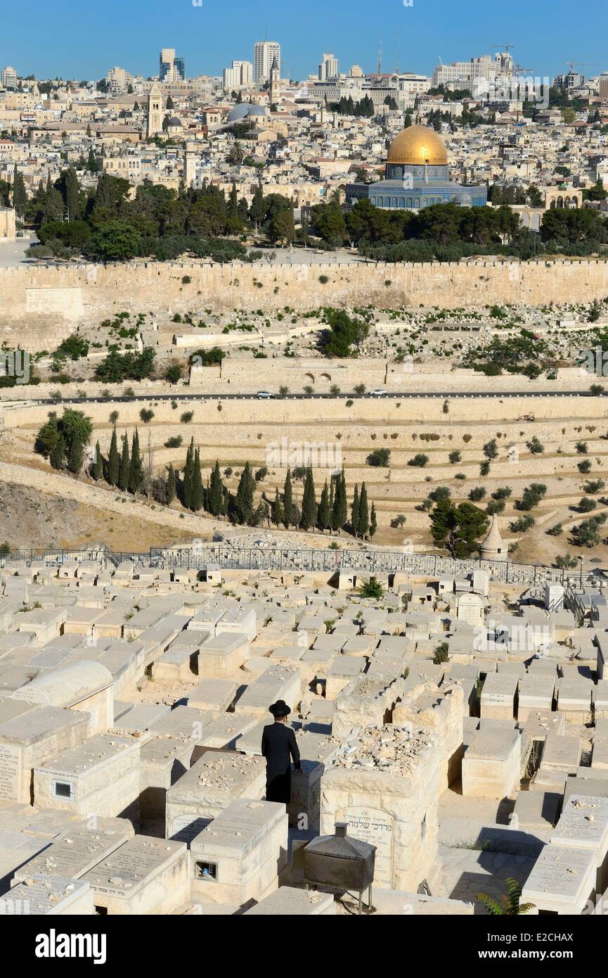 Israel Jerusalem Heilige Stadt Altstadt Welt Erbe UNESCO Haube des Felsens auf el Haram Sharif und jüdischer Friedhof am Ölberg Stockfoto