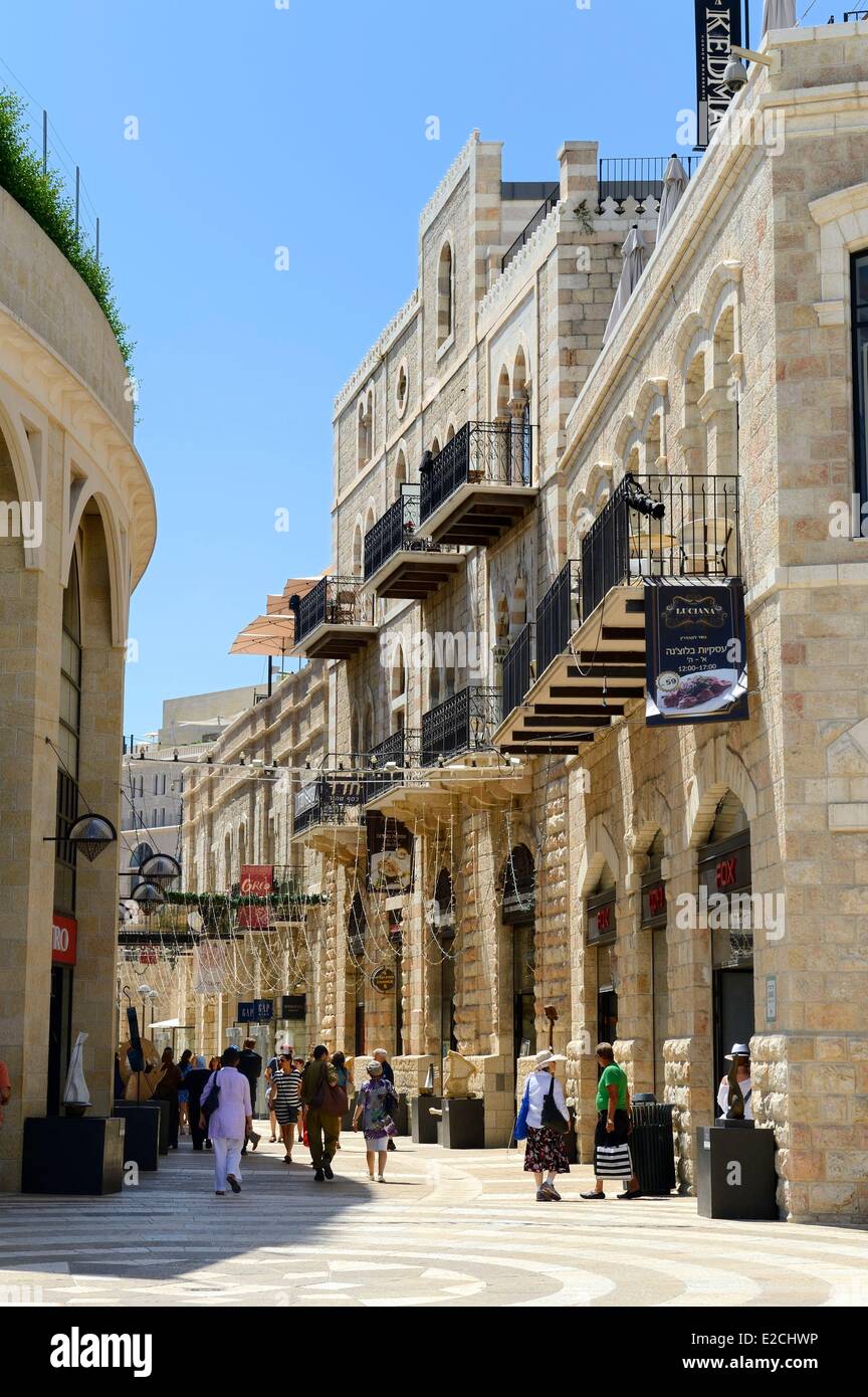 Israel, Jerusalem, Mamilla Mall und Luxus Fußgängerzone Einkaufsstraße in modernen Stadt, entworfen von israelischen Architekten Moshe Safdie Stockfoto