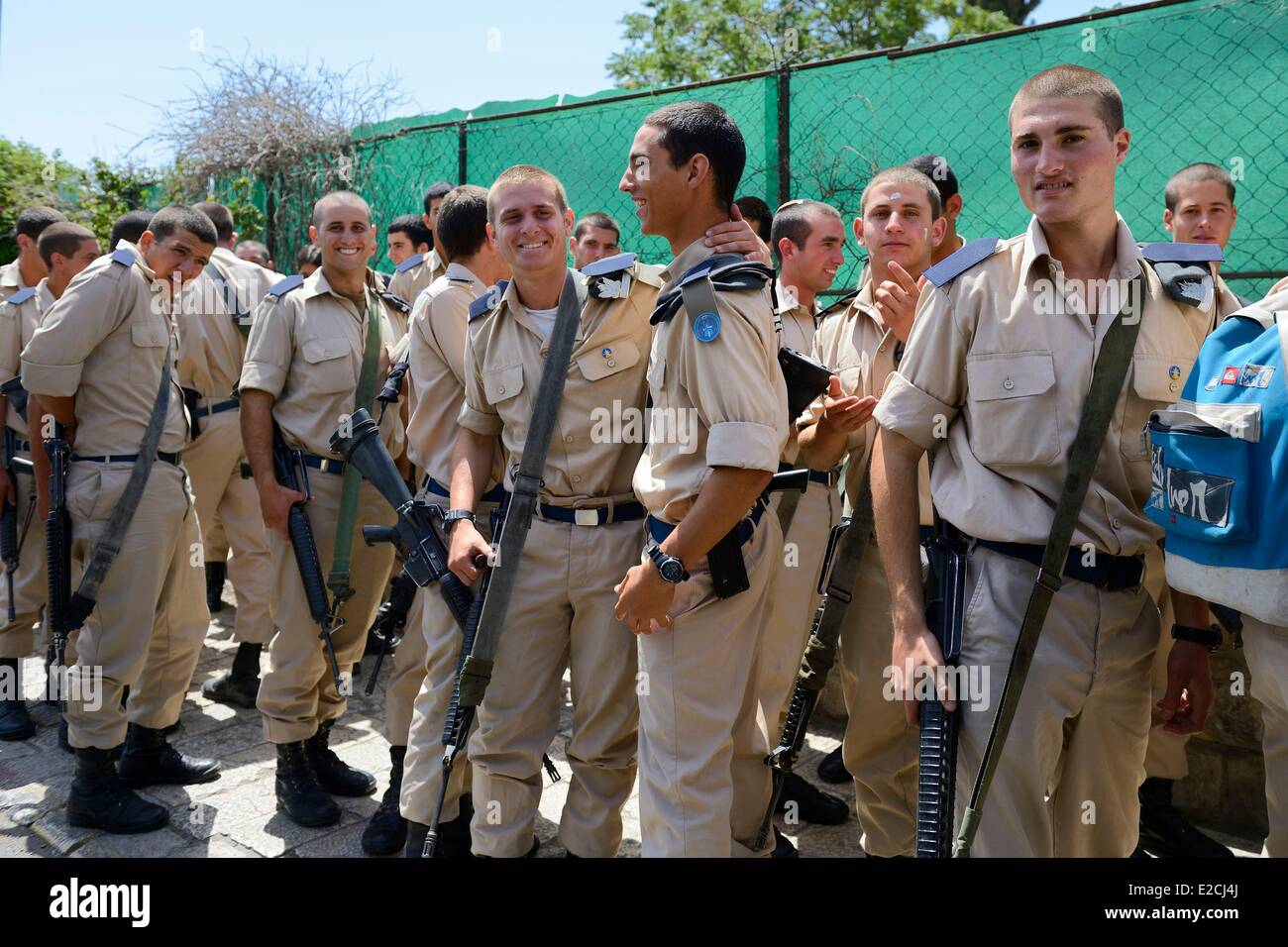 Israel, Jerusalem, die Heilige Stadt, junge Soldaten engagiert im Militärdienst Stockfoto