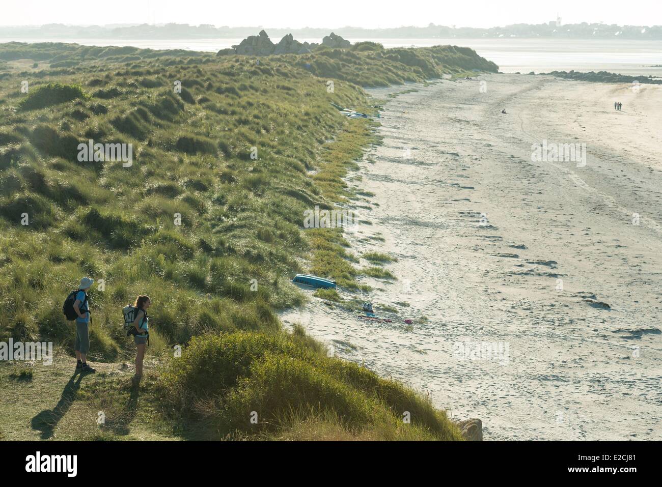 Frankreich, Finistere, Treflez, Wandern entlang den Dünen von Keremma Stockfoto