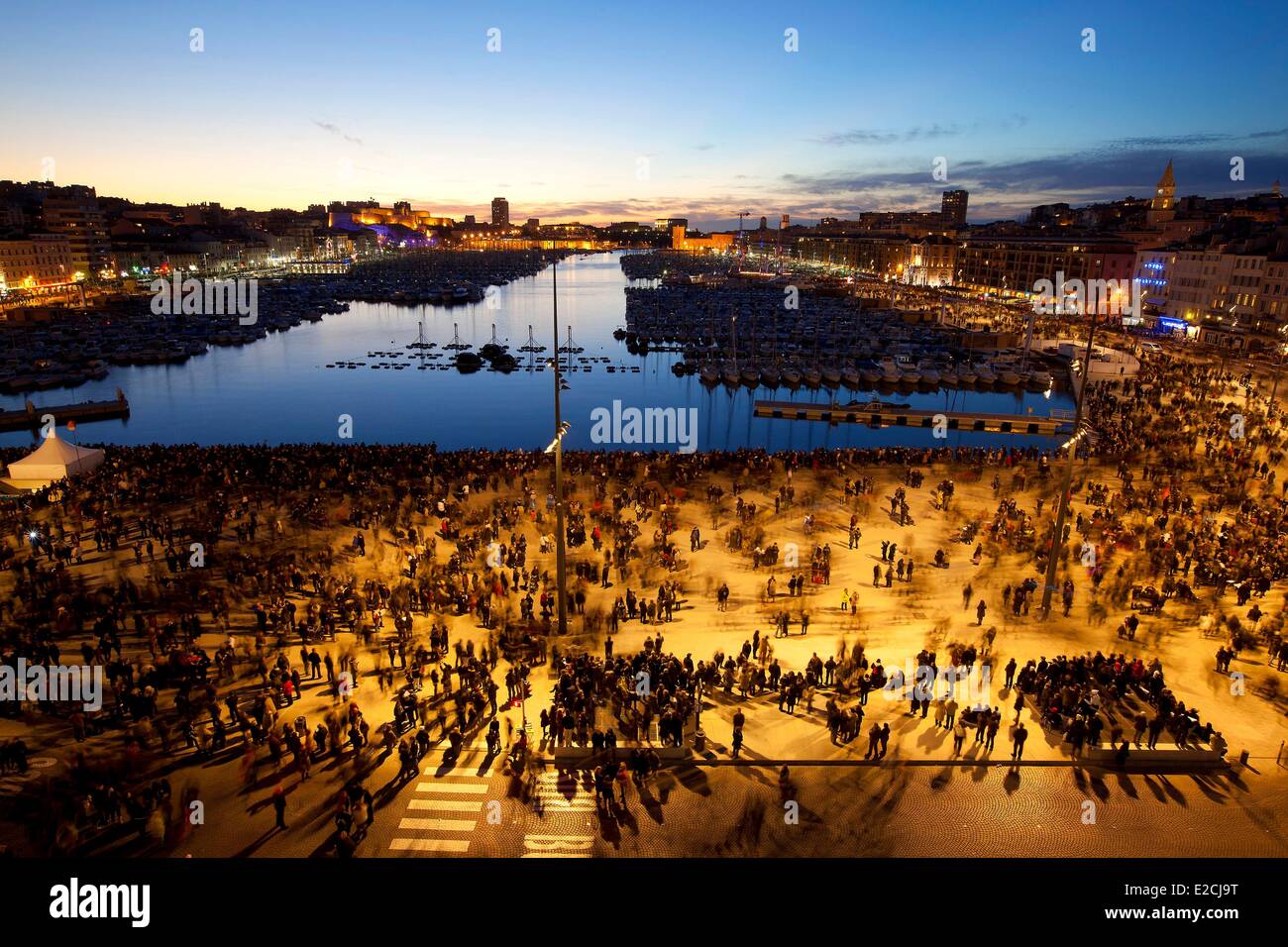 Bouches-du-Rhône, Frankreich, Marseille, Kulturhauptstadt Europas 2013, Eröffnungsabend des 12. Januar 2013, Vieux Port (Alter Hafen), Quai De La Fraternité und Quai du Port Stockfoto