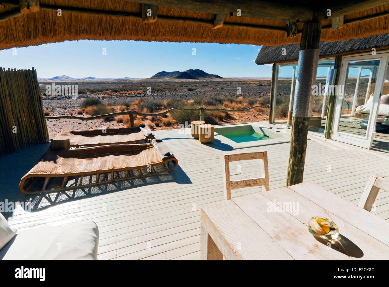 Namibia Hardap Region Namibwüste Little Kulala Lodge außen Bungalow Stockfoto