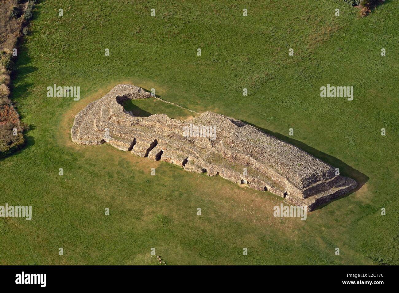 Frankreich Cotes d ' Armor Kermehelen Halbinsel (Morlaix Bay) Barnenez Cairn 6000 Jahre alt machte zwei Cairns (Luftbild) Stockfoto