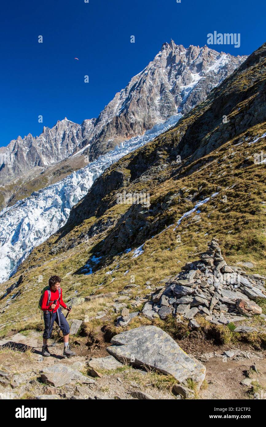 Frankreich Haute Savoie Chamonix Mont Blanc das Massiv des Mont Blanc Serac des Glacier des Bossons seit der Montagne De La Cote Stockfoto