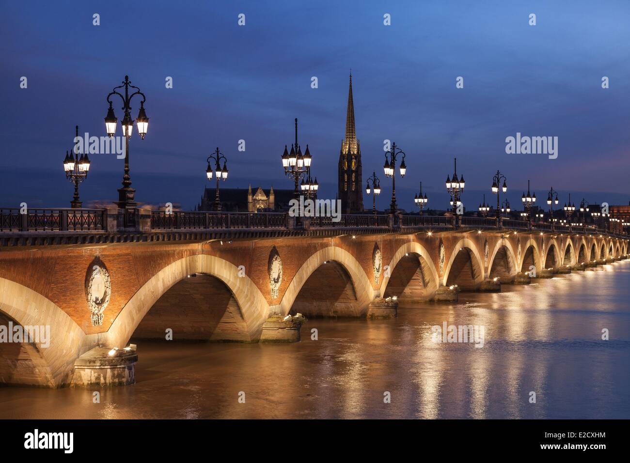 Gegend von Frankreich Gironde Bordeaux aufgeführt als Weltkulturerbe von der UNESCO der Pont de Pierre über dem Fluss Garonne Stockfoto