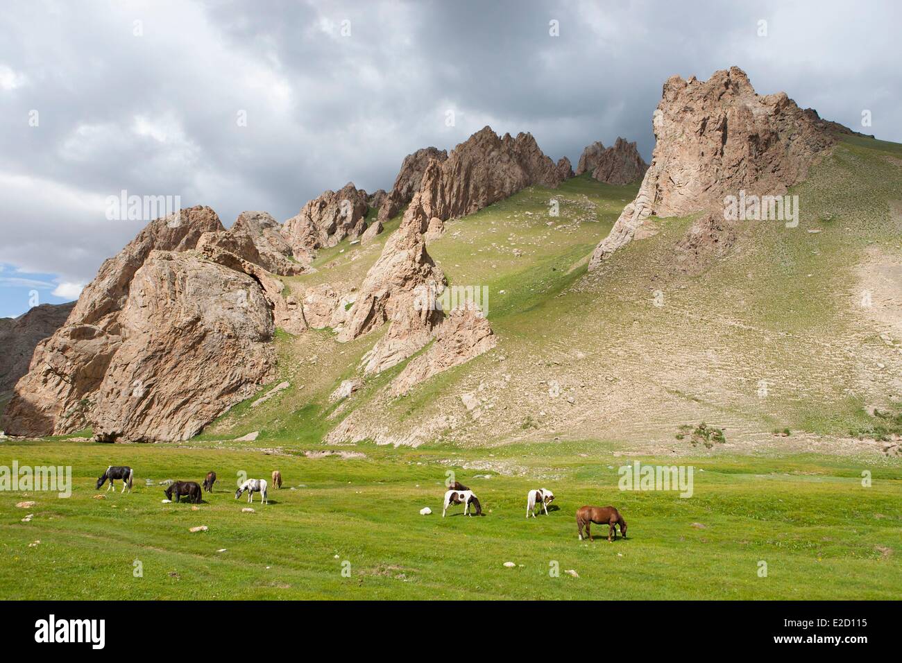 Kirgisistan Naryn Provinz Tach Rabat Tal befindet sich an der Seidenstraße, Weltkulturerbe von UNESCO-Pferde Stockfoto