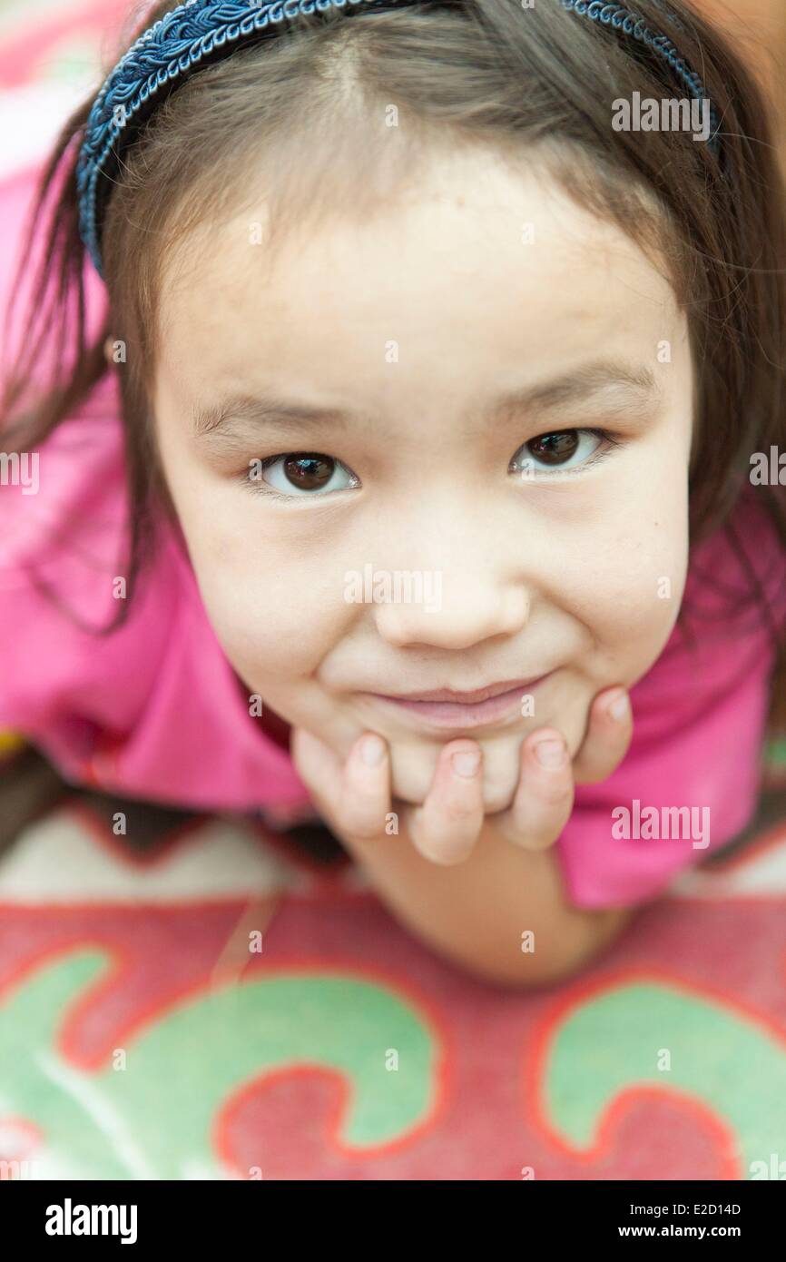 Kirgisistan Naryn Provinz Kochkor Porträt eines Mädchens Stockfoto
