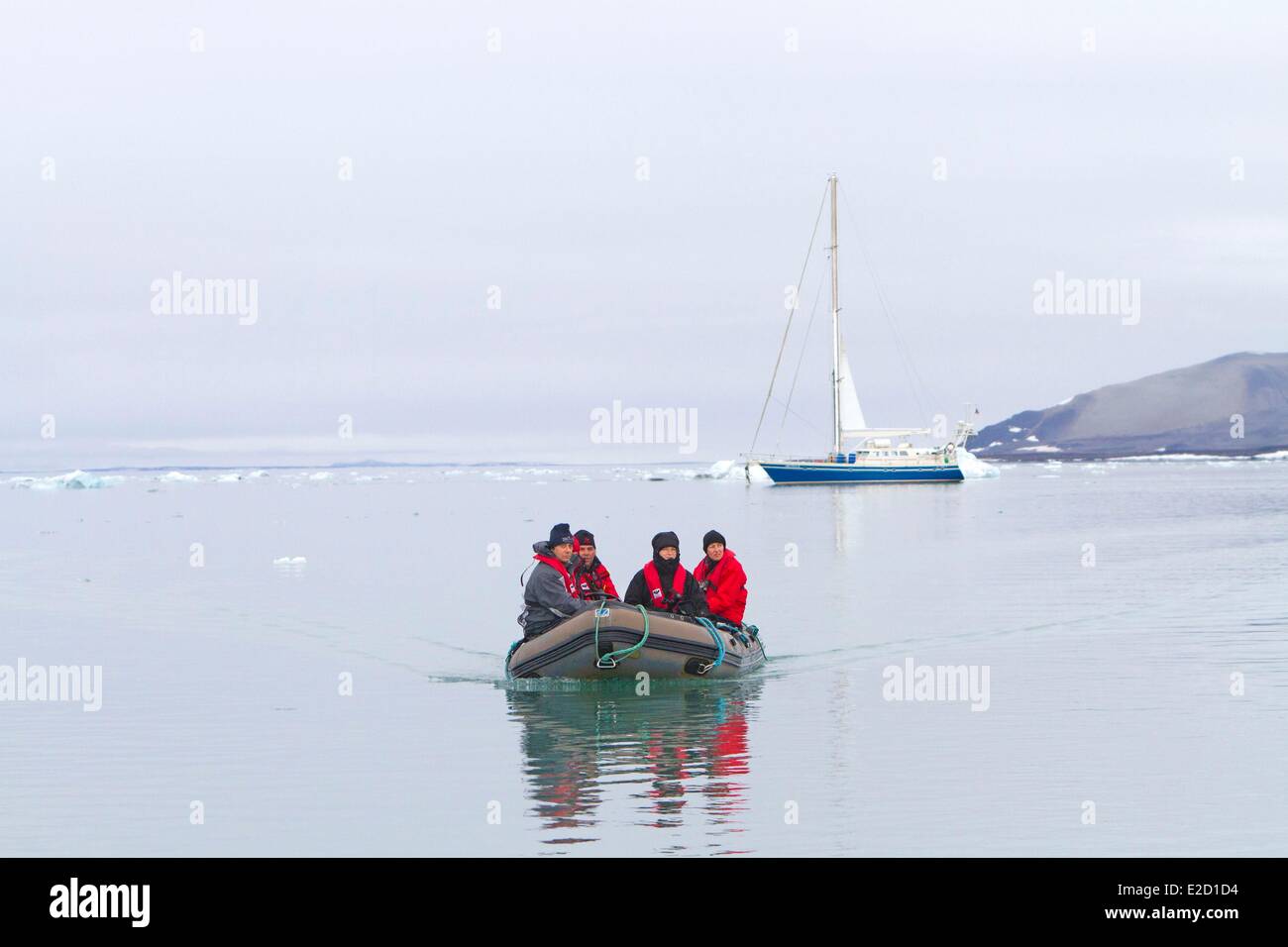 Norwegen Spitzbergen Spitzbergen Touristen Autofahren im Tierkreis in der Bj÷rnsund Bay Wilhelm ° ya Stockfoto