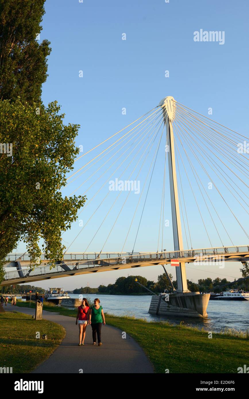 Frankreich Bas Rhin Straßburg Passerelle Mimram über den Rhein und den Jardin des Deux Rives (zwei Banken Garten) auf die Stockfoto