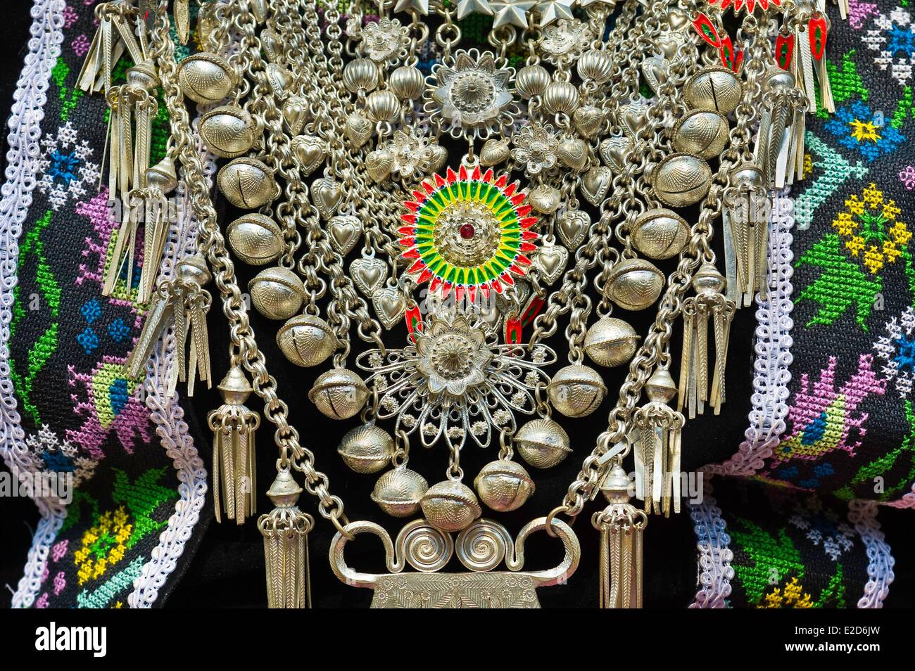 Laos Luang Prabang Porvince Na Wan Dorf Hmong Detail des traditionellen Hmong Kostüm Silber Schmuck Stockfoto