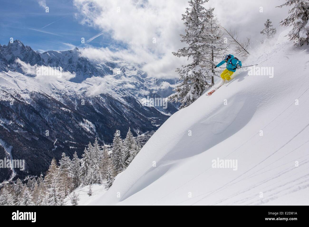 Frankreich Haute-Savoie Chamonix-Mont-Blanc Aurelien Ducroz Welt Champion kostenlos Falten 2009 und 2011 in die pulverförmigen gesehen die Stockfoto
