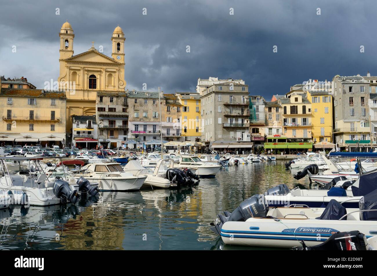 Frankreich, Haute Corse Bastia, den Hafen von St-Jean-Baptiste-Kirche übersehen Stockfoto