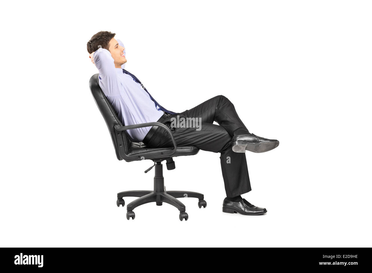 Entspannte Menschen sitzen in einem Bürostuhl Stockfoto