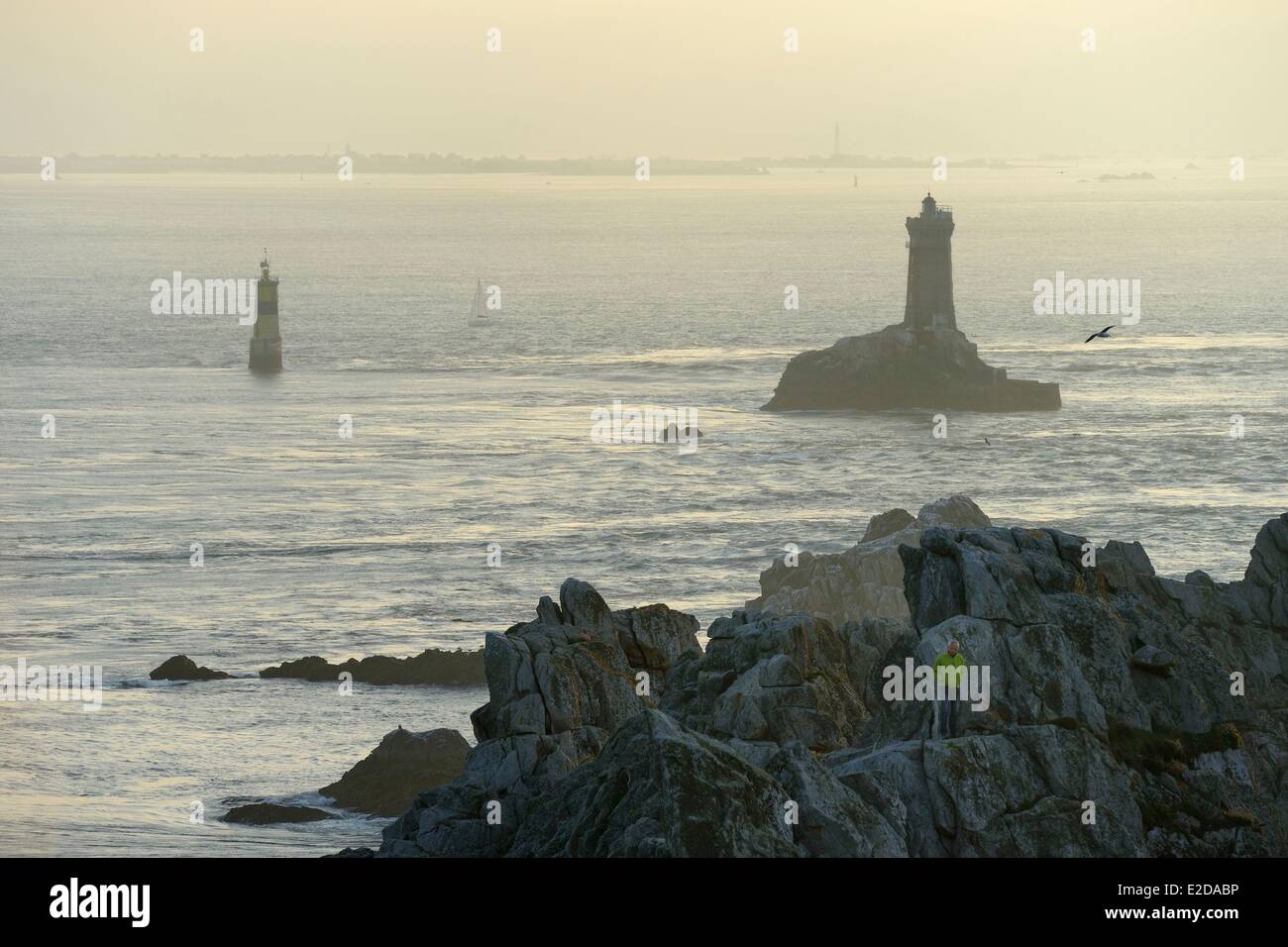 Frankreich, Finistere, Iroise Meer, Plogoff, Pointe du Raz, La Vieille Leuchtturm Stockfoto