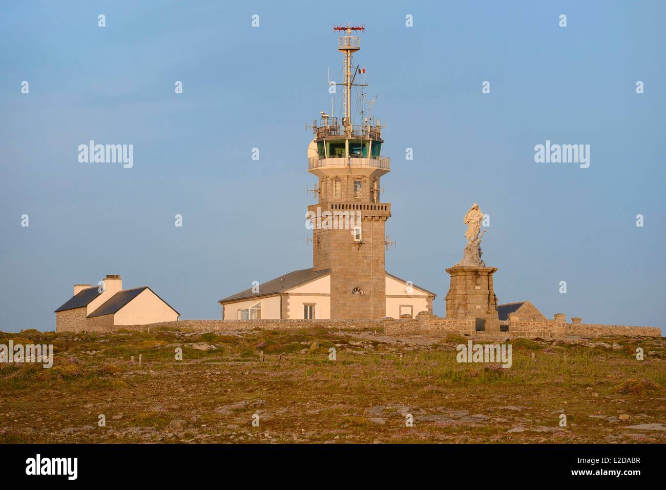 Frankreich, Finistere, Iroise Sea, Plogoff, das Semaphor von der Pointe du Raz Stockfoto