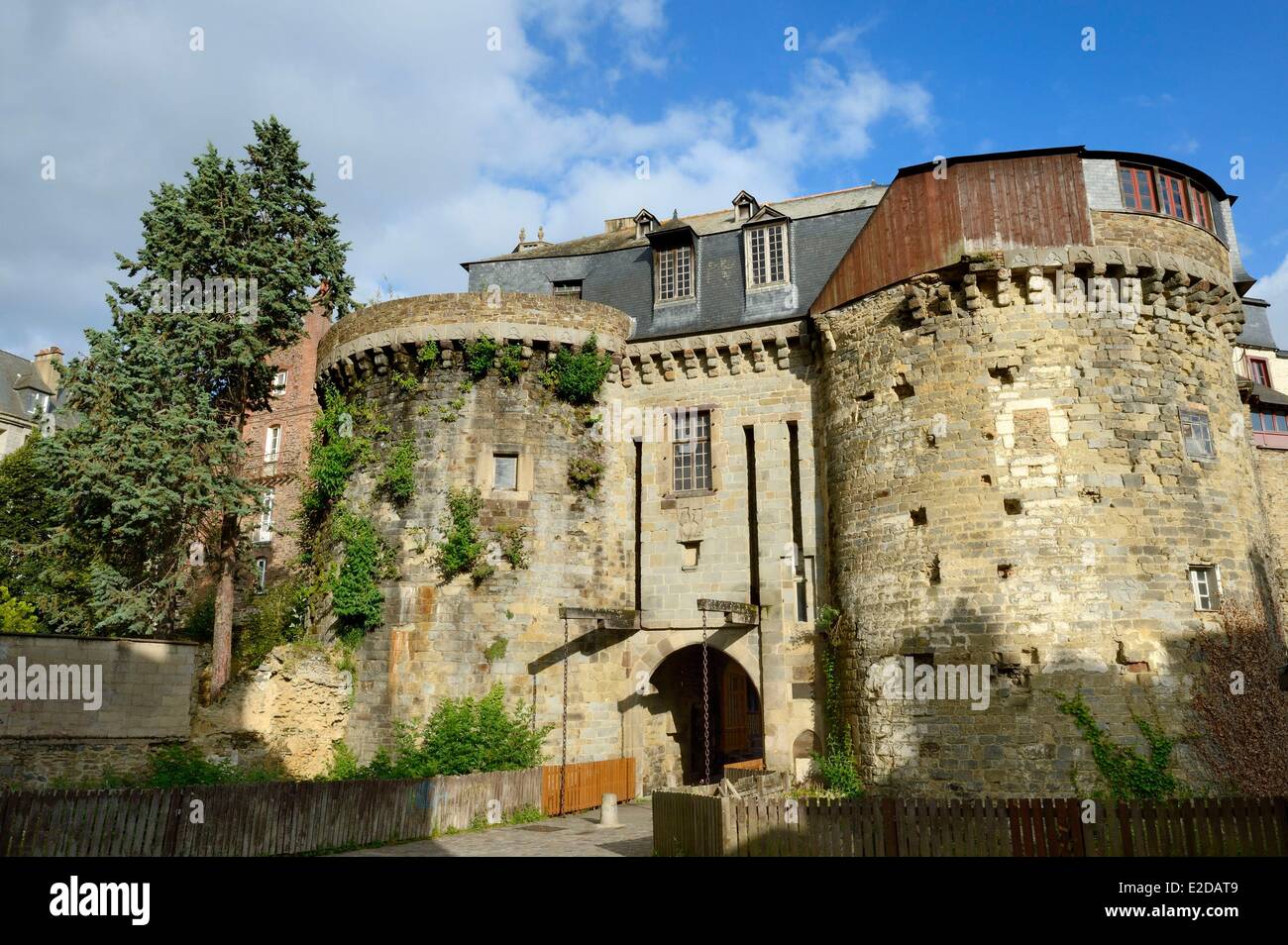 Frankreich, Ille et Vilaine, Rennes, Porte Mordelaise (Mordelaise Tor) ist ein Überbleibsel der Stadtmauer von Rennes Stockfoto