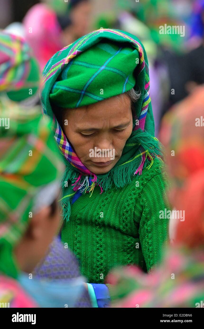 Vietnam Cao Bang Provinz Bao Lac ethnischer Minderheiten Markt Hmong Volksgruppe Frau Stockfoto