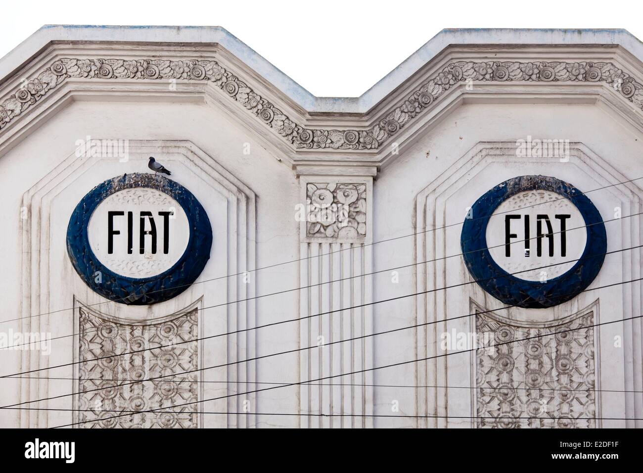 Marokko Casablanca Art Deco Gebaude Fassade Fiat Garage Stockfotografie Alamy