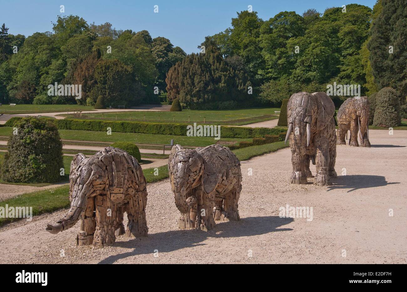 Belgien Flandern Tervuren Royal Museum für Zentralafrika Elefanten recycelt Holz von Andries Botha in 2006 Stockfoto