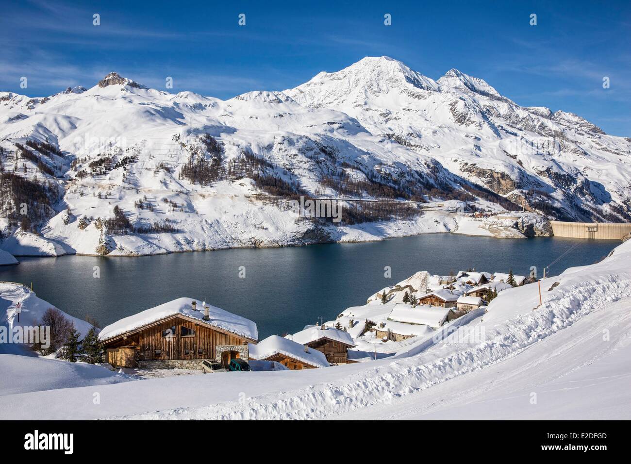 Frankreich Savoie Val D'Isere Weiler Villaret du Nial mit Blick auf den Mont Pourri (3779 m) den See von Chevril und Stockfoto