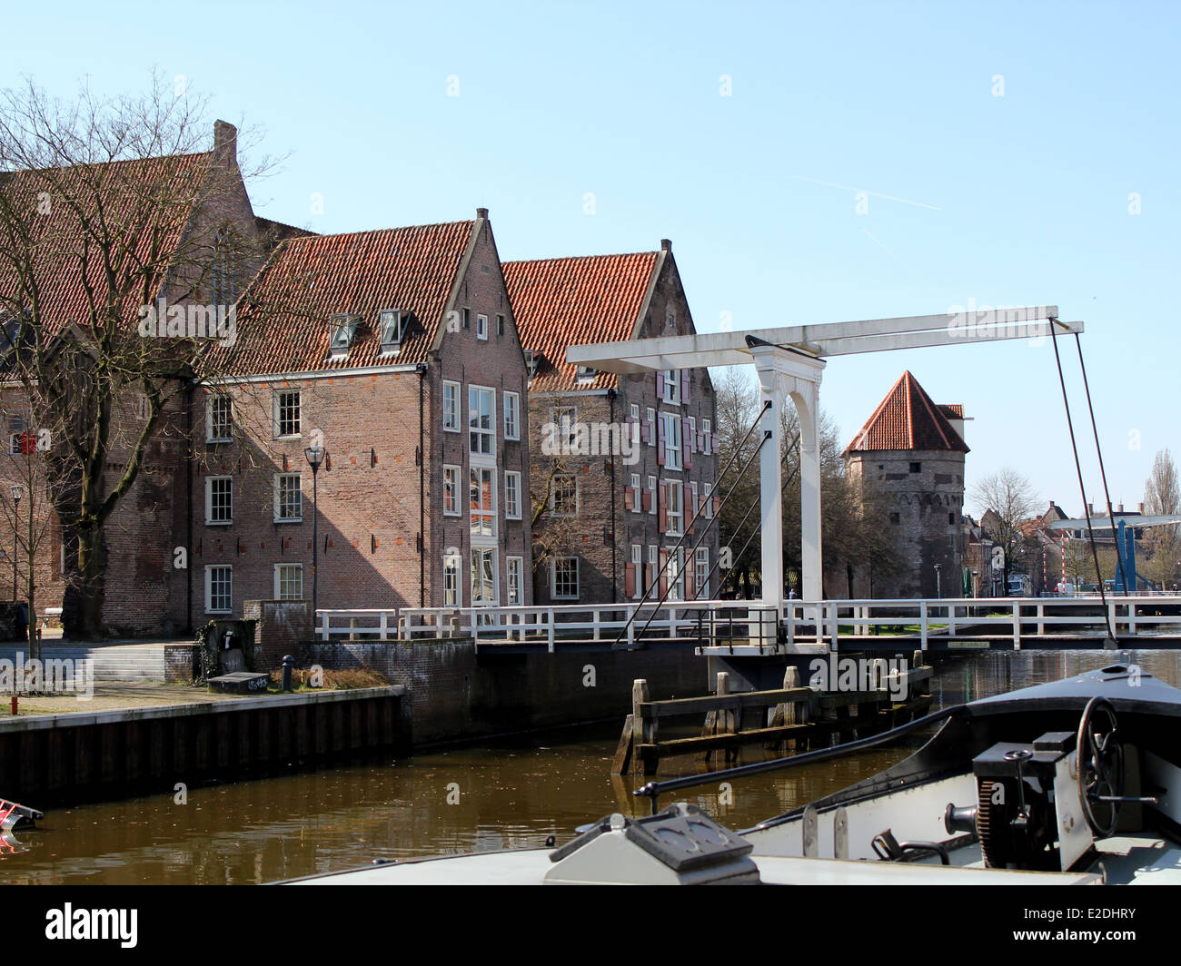 Hölzerne Zugbrücke, Wälle & Altstadt Wand in Zwolle, Niederlande am Thorbeckegracht / Thorbecke canal. Stockfoto